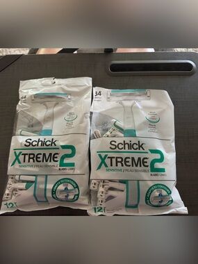 NWOT Schick Xtreme 2 Sensitive Men’s Razors